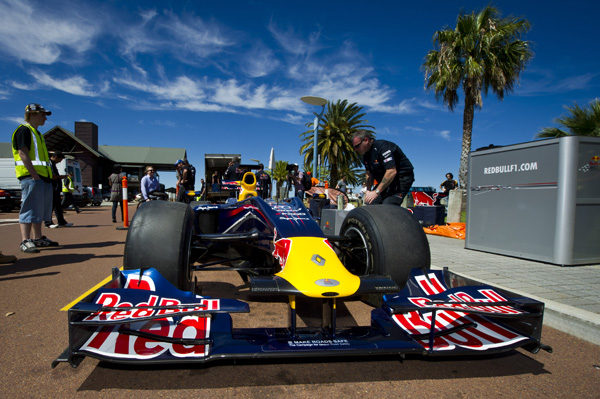 Webber y Ricciardo participaron en dos exhibiciones en Perth
