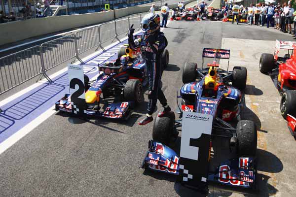 Los pilotos de Red Bull seguirán con libertad para luchar entre ellos