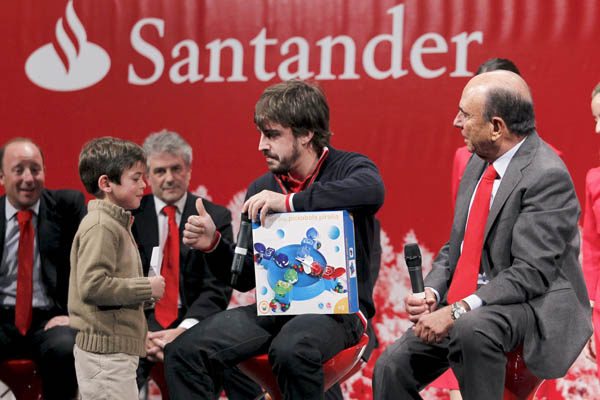 Alonso, protagonista de la gala solidaria del Banco Santander