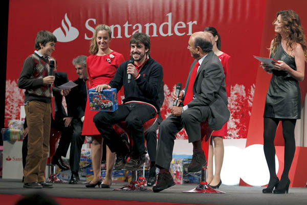 Alonso, protagonista de la gala solidaria del Banco Santander