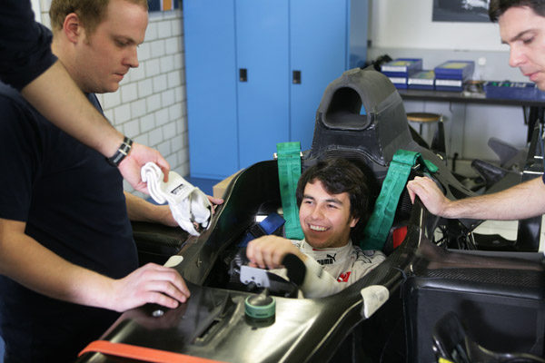 'Checo' Pérez y Kobayashi ya tienen listos sus asientos del Sauber C30