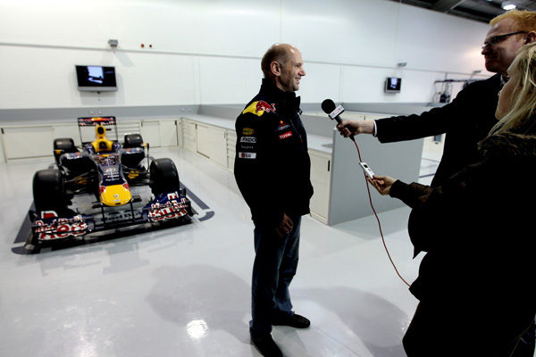 Adrian Newey asegura que el nuevo RB7 será una evolución de su actual coche