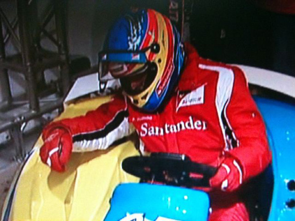 Fernando Alonso estrena nuevo casco para 2011