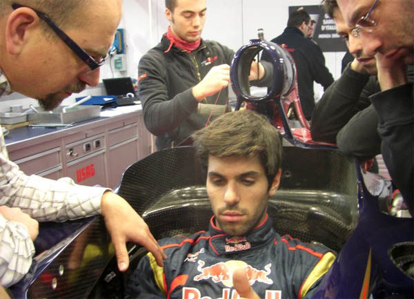 Alguersuari prueba el nuevo asiento del STR6