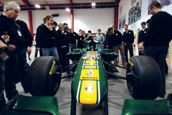 Team Lotus presenta su nuevo monoplaza, el T128