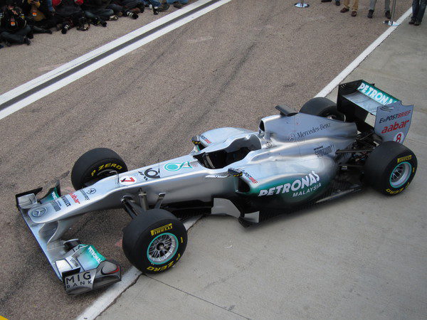 Mercedes presenta su nuevo monoplaza de 2011, el W02