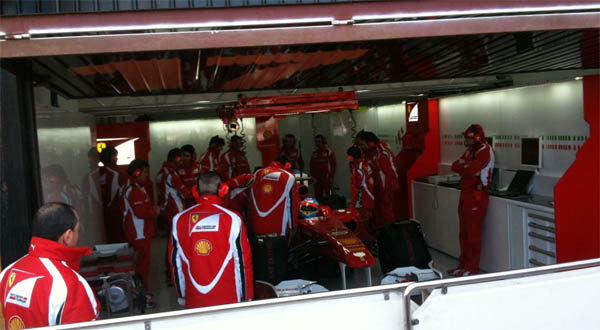 Alonso empieza a rodar en Cheste con el Ferrari de 2011