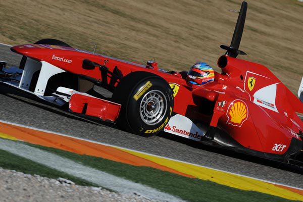 Alonso lidera la segunda mañana de entrenamientos de 2011