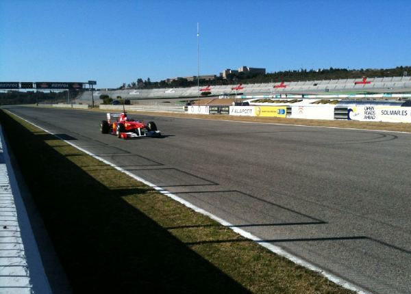 Alonso lidera la segunda mañana de entrenamientos de 2011