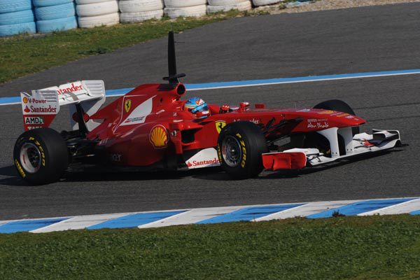 Alonso completa 131 vueltas al Circuito de Jerez