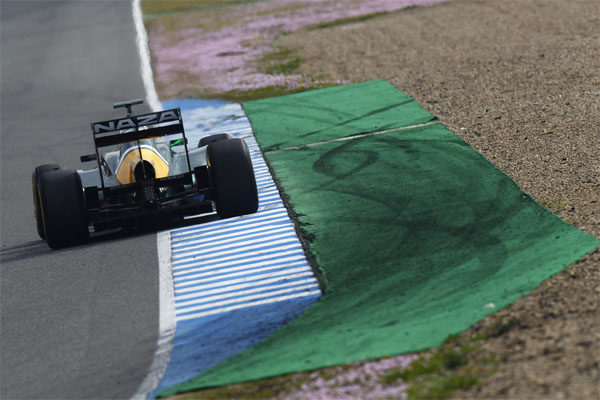 Teixeira se sube al monoplaza del Team Lotus
