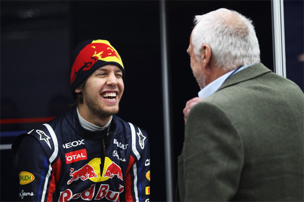 Vettel afirma que bromeaba sobre su posible marcha a Ferrari