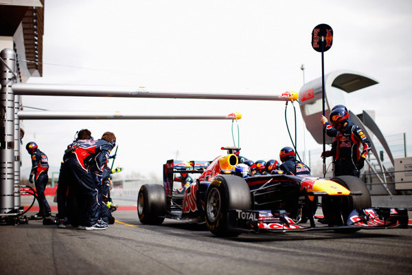 Vettel sitúa nuevamente al RB7 en lo más alto de la tabla de tiempos