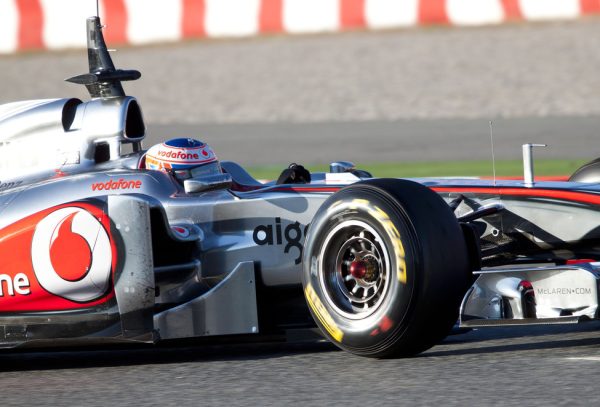 McLaren busca mejorar un segundo con cambios radicales