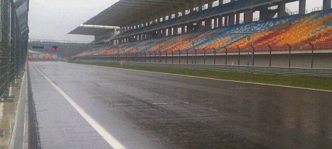 La lluvia frustra los test de Pirelli con Pedro de la Rosa
