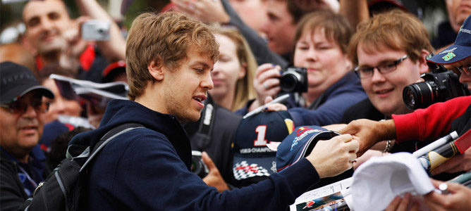 Vettel: "Sacaría el KERS y pondría un V12 en el coche"