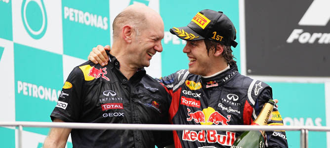 Vettel vincula su futuro en Red Bull al de Adrian Newey y otros directivos