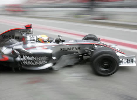 Hamilton lidera la 2ª jornada de entrenamientos en Montmeló