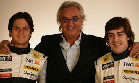 Briatore: "Hamilton debería de haber trabajado para el equipo"