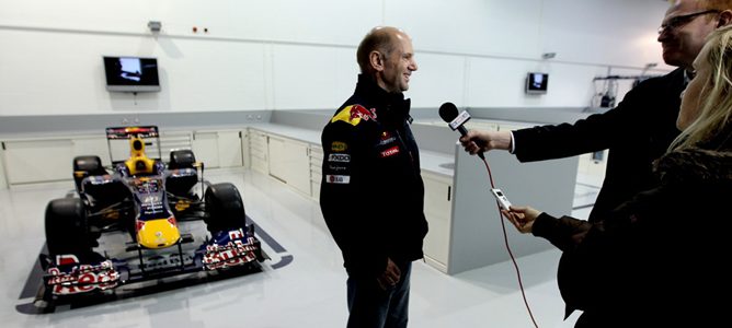 Newey: "El Ferrari es un coche convencional"