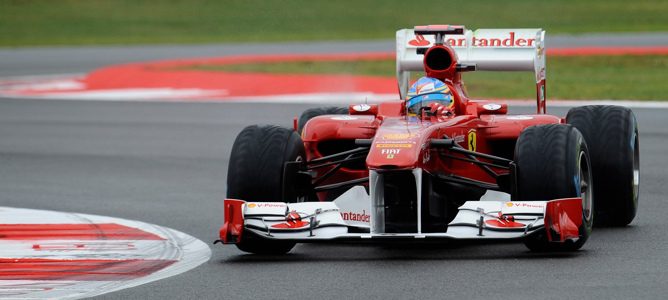 Alonso hizo su vuelta más rápida en Silverstone entrando al 'pit lane'