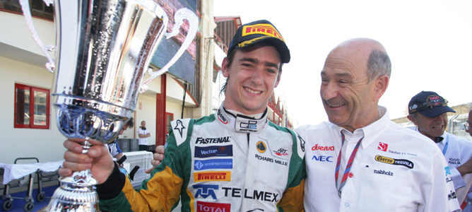 Kamui Kobayashi y Sergio Pérez seguirán en Sauber en 2012