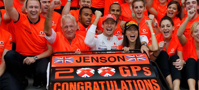 Jenson Button vence en Hungría gracias a su versatilidad y consistencia