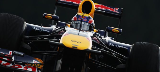 Mark Webber es el más rápido en una lluviosa segunda sesión de entrenamientos en Bélgica 2011