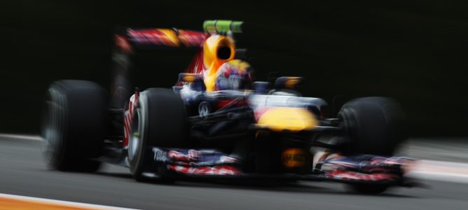 Mark Webber primero y Fernando Alonso último en los terceros y mojados libres de Spa