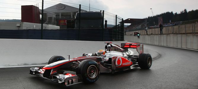 Lewis Hamilton: "Vi acercarse a Pastor Maldonado contra mi coche"