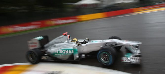 Michael Schumacher: "Es difícil pilotar con tres ruedas, aunque tenga esa experiencia en Spa"