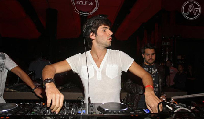 Jaime Alguersuari saca su primer disco como DJ: 'Organic life'