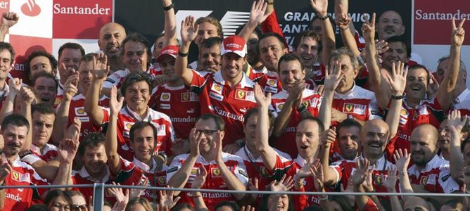 Sebastian Vettel: "Creo que la única cosa que lo hace realmente especial, es llevar un traje de color rojo"