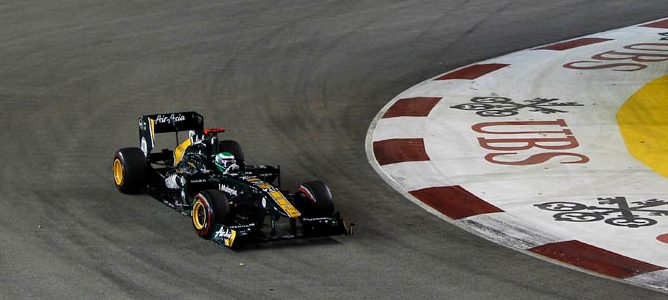 Multa de 10.000 euros al Team Lotus por "salida insegura" de boxes