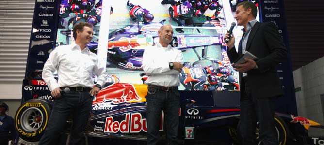 Adrian Newey no descarta utilizar partes del monoplaza del año que viene en 2011