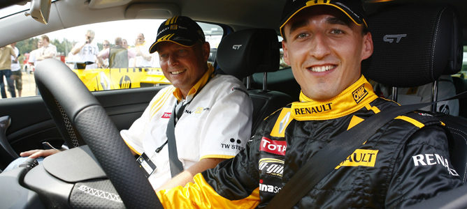 Robert Kubica ya conduce un coche de calle y podrá regresar a la competición