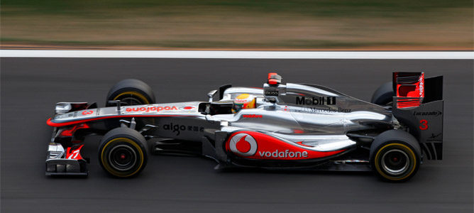 Lewis Hamilton y Sergio Pérez sancionados con tres posiciones en parrilla