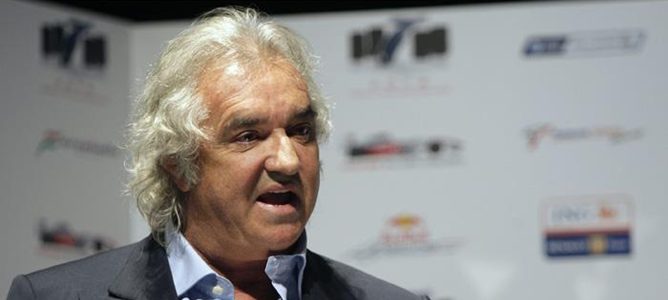 Flavio Briatore ataca de nuevo: "No veo a Ferrari por delante de Red Bull en 2012"