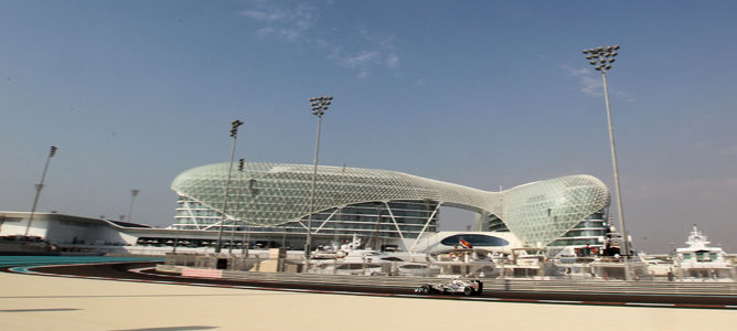 Alineación de jóvenes pilotos participantes en los test de Abu Dabi 2011