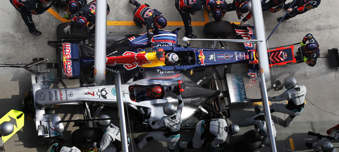 Red Bull y Mercedes GP realizan las paradas en boxes más rápidas en 2011