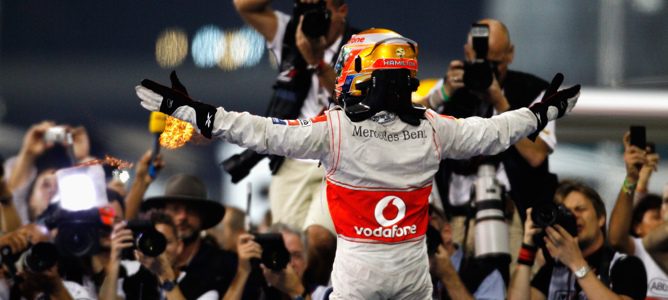 Lewis Hamilton logra su tercera victoria de la temporada de el GP de Abu Dabi 2011