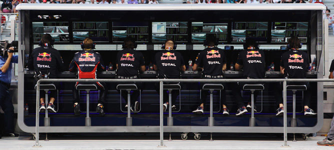 Christian Horner: "Vettel estaba decepcionado, pero se quedó para ayudar al equipo"