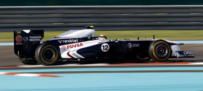 El equipo Williams prueba en Yas Marina los escapes "chimenea"