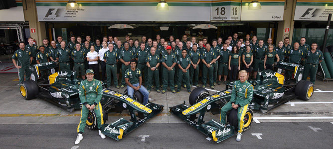 Foto de equipo de Team Lotus en Interlagos