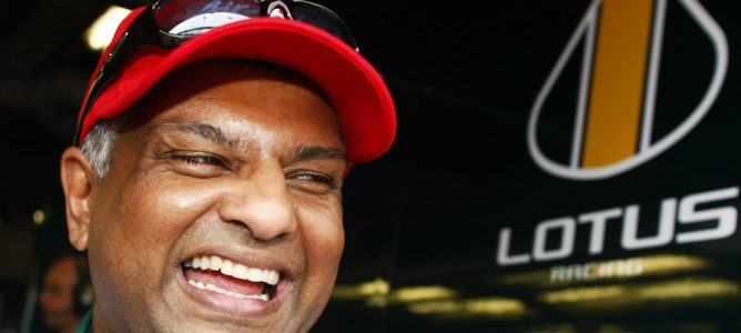 Tony Fernandes muy contento