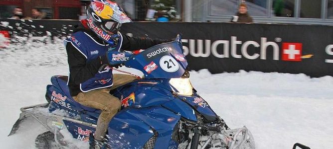 Kimi Räikkönen se lesiona en la muñeca en una carrera de motos de nieve