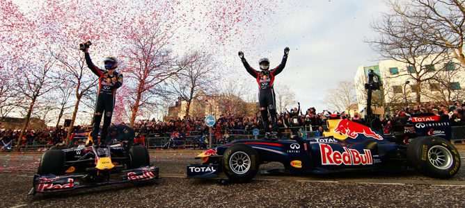 Mark Webber y Sebastian Vettel en Milton Keynes