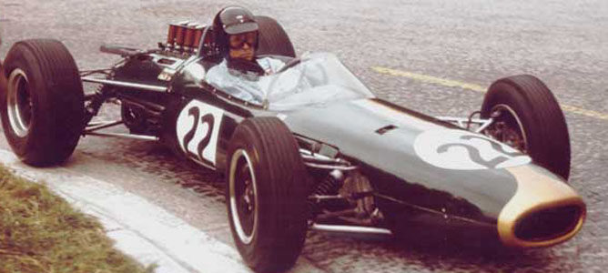 Dan Gurney al volante de un Brabham en el GP de Francia 1964