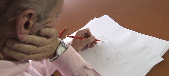 Adrian Newey dibujando bocetos del monoplaza
