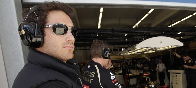 Bruno Senna en el box de Lotus Renault GP